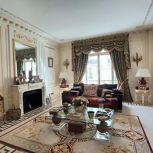 Luxe , Paris France